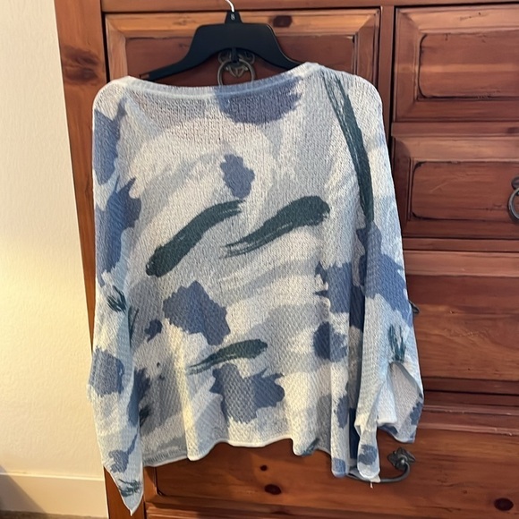 NWOT POL Women’s Blue And Cream Crewneck Sweater Size Medium - Picture 4 of 8